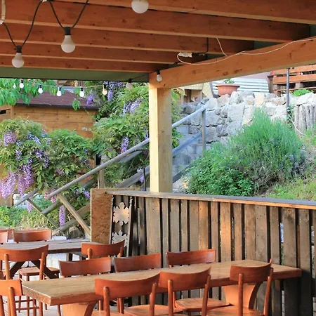 Agriturismo La Roccia Bauernhof *